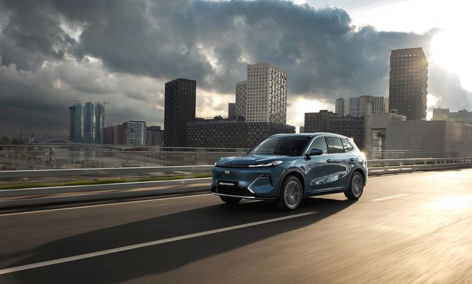 Объявлены цены на новый гибридный кроссовер Geely EX5 EM-i для российского рынка