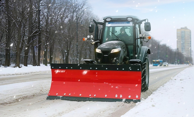 Готовим тракторы к зиме вместе с отвалами CHEBY!