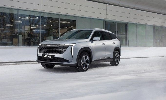 Geely Atlas: новая переднеприводная версия в комплектации Люкс